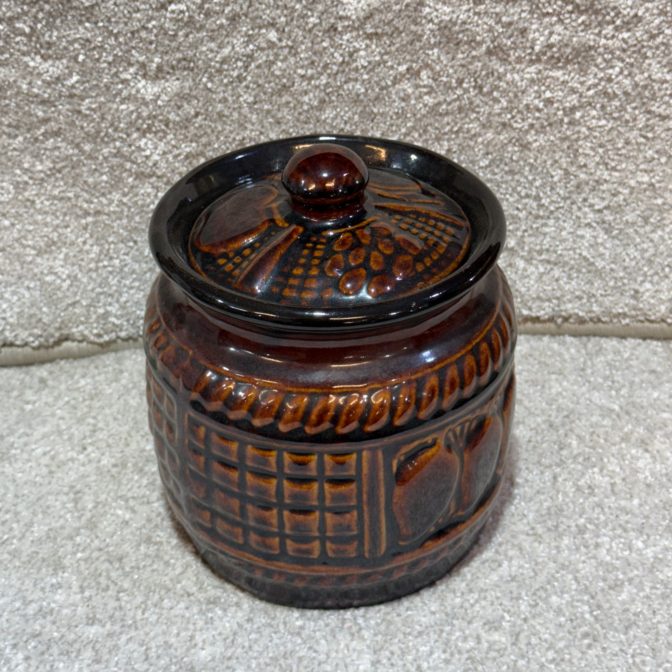VINTAGE-STYLE BROWN JAR